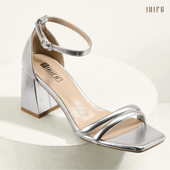 Elegant Silver Block Heel Sandals - Picture 4 of 16